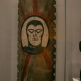 Bouclier en bois décoré de la figure du “Phantom”, fin du 20ème siècle, Papouasie-Nouvelle-Guinée